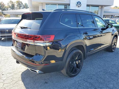 2024 Volkswagen Atlas 2.0T SE w/ Technology