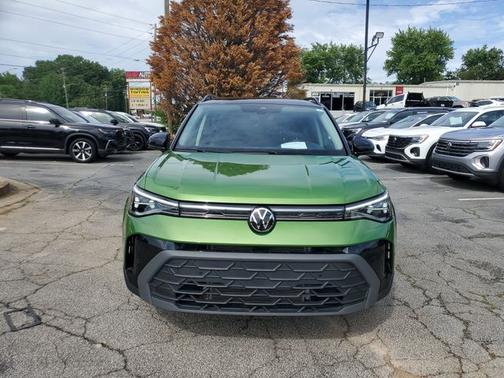 Bright Moss Green Metallic 2025 Volkswagen Taos 1.5T SE Black