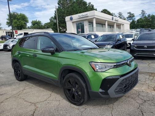 Bright Moss Green Metallic 2025 Volkswagen Taos 1.5T SE Black