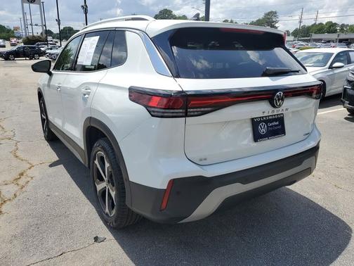 Pure White 2025 Volkswagen Tiguan 2.0T SE