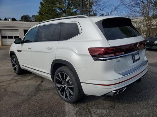 White Pearl 2026 Volkswagen Atlas 2.0T SEL Premium R-Line