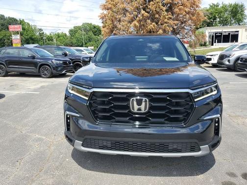 Crystal Black Pearl 2025 Honda Pilot Touring