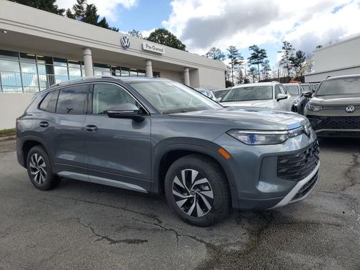 Platinum 2026 Volkswagen Tiguan 2.0T S