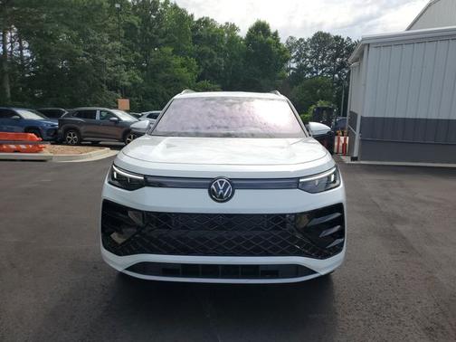 White Pearl 2026 Volkswagen Tiguan 2.0T SEL R-Line Turbo