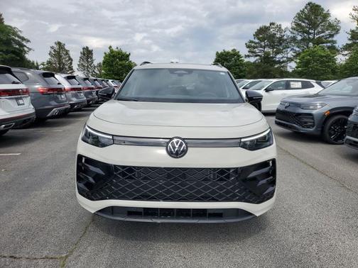 Sandstone 2026 Volkswagen Tiguan 2.0T SE R-Line Black
