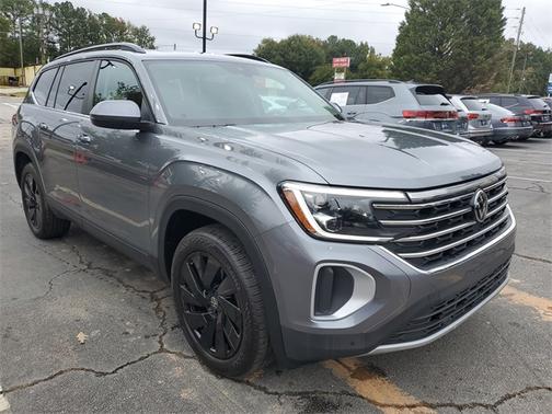 2025 Volkswagen Atlas 2.0T SE w/ Technology