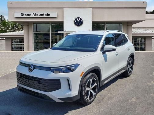 Pure White 2025 Volkswagen Tiguan 2.0T SE