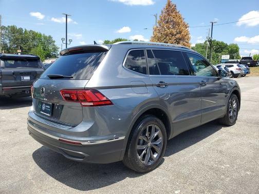 Platinum Gray Metallic 2023 Volkswagen Tiguan 2.0T SE