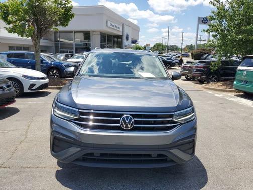 Platinum Gray Metallic 2023 Volkswagen Tiguan 2.0T SE