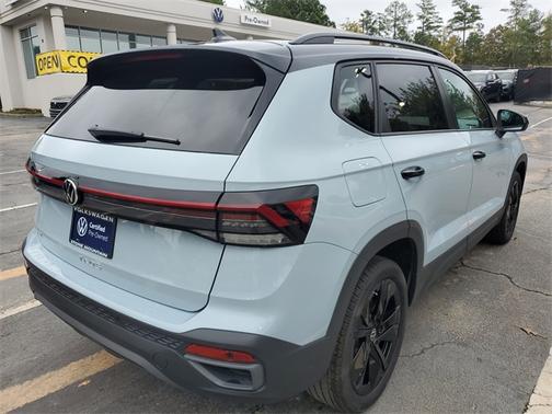 2025 Volkswagen Taos 1.5T SE Black