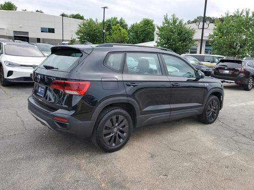 Deep Black Pearl 2024 Volkswagen Taos 1.5T S