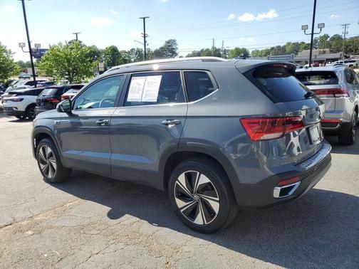 Pure Gray 2024 Volkswagen Taos 1.5T SE