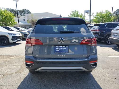 Pure Gray 2024 Volkswagen Taos 1.5T SE
