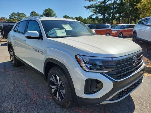 White Pearl 2026 Volkswagen Atlas Cross Sport 2.0T SE