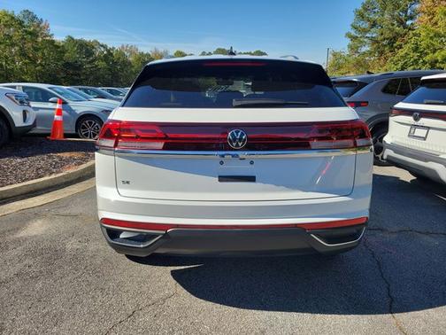 White Pearl 2026 Volkswagen Atlas Cross Sport 2.0T SE