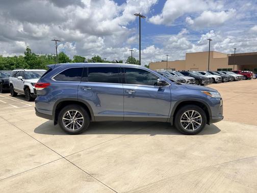 Shoreline Blue Pearl 2019 Toyota Highlander XLE