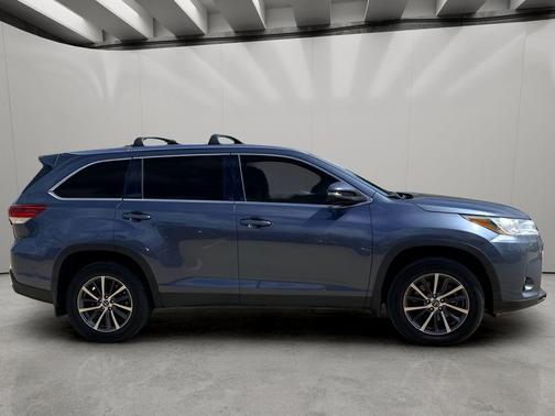 Shoreline Blue Pearl 2019 Toyota Highlander XLE