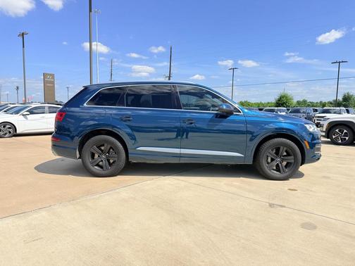 Galaxy Blue Metallic 2018 Audi Q7 2.0T Premium Plus