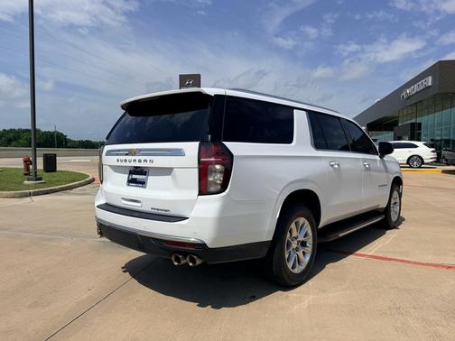 Summit White 2022 Chevrolet Suburban Premier