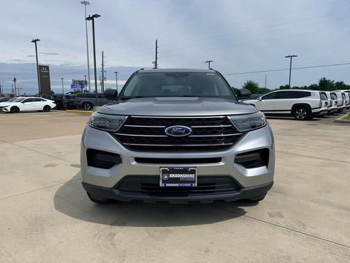 Iconic Silver Metallic 2021 Ford Explorer XLT