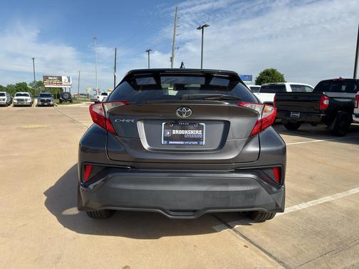 Magnetic Gray Metallic 2021 Toyota C-HR LE