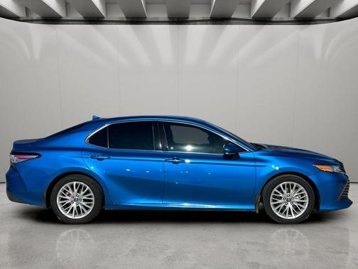 Blue Streak Metallic 2019 Toyota Camry XLE