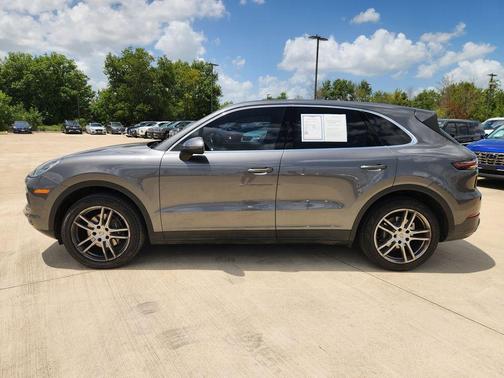 Quartzite Metallic 2019 Porsche Cayenne Base
