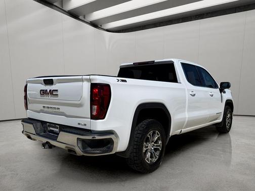 Summit White 2024 GMC Sierra 1500 SLE