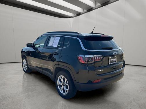 Diamond Black 2025 Jeep Compass Latitude