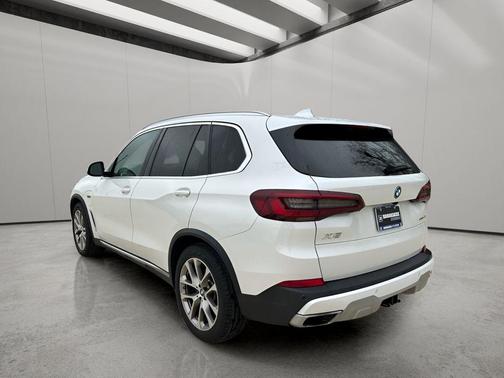 Mineral White Metallic 2022 BMW X5 PHEV xDrive45e