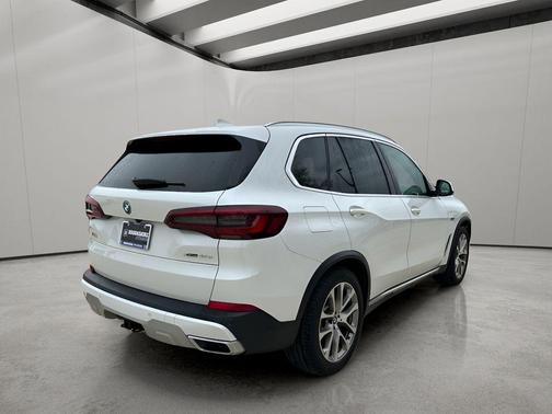 Mineral White Metallic 2022 BMW X5 PHEV xDrive45e