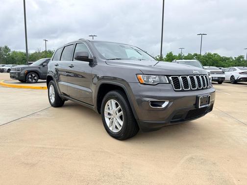 Granite Crystal Clearcoat Metallic 2017 Jeep Grand Cherokee Laredo
