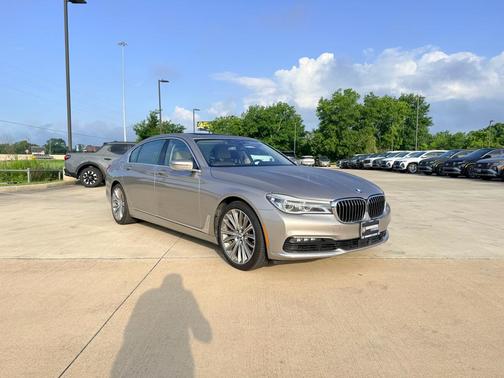 Glacier Silver Metallic 2018 BMW 750 i