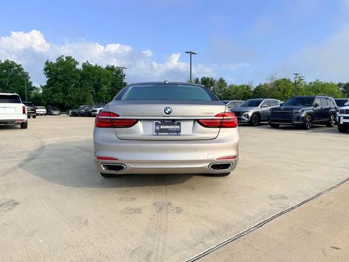 Glacier Silver Metallic 2018 BMW 750 i