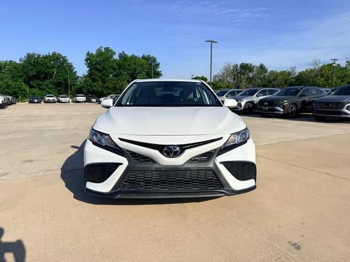 White 2022 Toyota Camry SE