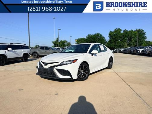 White 2022 Toyota Camry SE