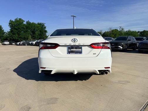White 2022 Toyota Camry SE