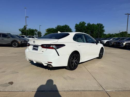 White 2022 Toyota Camry SE