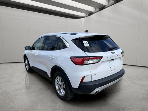 Oxford White 2022 Ford Escape SE
