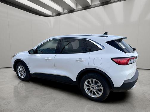 Oxford White 2022 Ford Escape SE