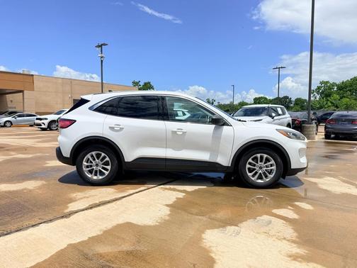 Oxford White 2022 Ford Escape SE