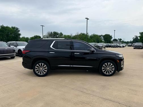 Mosaic Black Metallic 2023 Chevrolet Traverse Premier