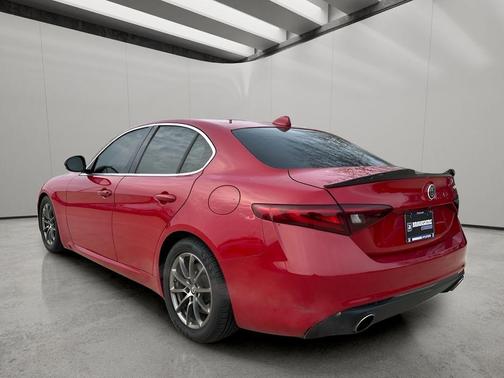 Rosso 2020 Alfa Romeo Giulia Base
