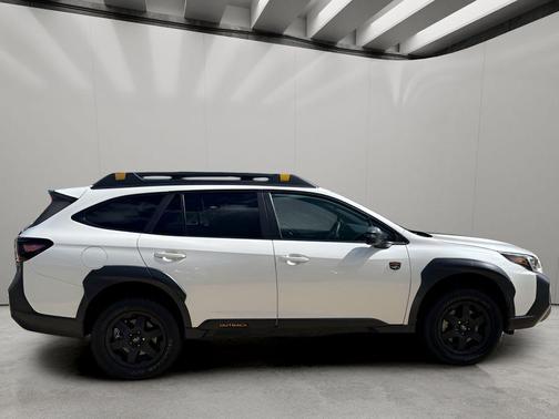 Crystal White Pearl 2024 Subaru Outback Wilderness