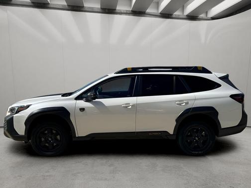 Crystal White Pearl 2024 Subaru Outback Wilderness