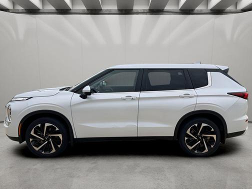 2023 Mitsubishi Outlander SE Special Edition