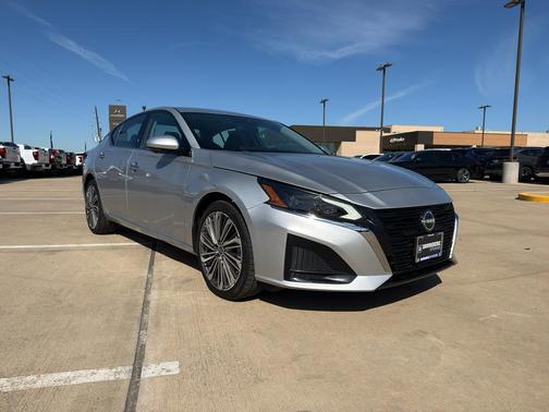Brilliant Silver Metallic 2023 Nissan Altima 2.5 SL