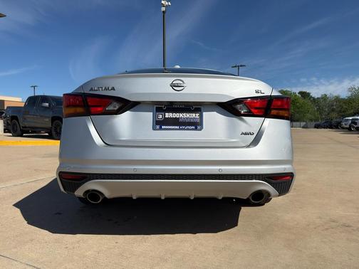 Brilliant Silver Metallic 2023 Nissan Altima 2.5 SL