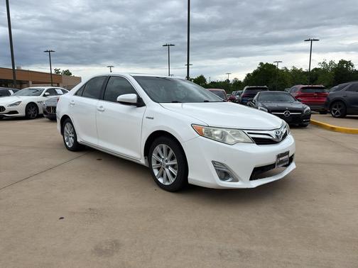 Super White 2012 Toyota Camry Hybrid XLE