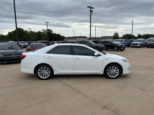 Super White 2012 Toyota Camry Hybrid XLE